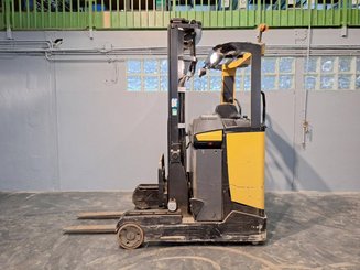 Schubmaststapler Caterpillar NR16N