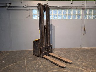 Hochhubwagen mit Deichsel Caterpillar NSP16N