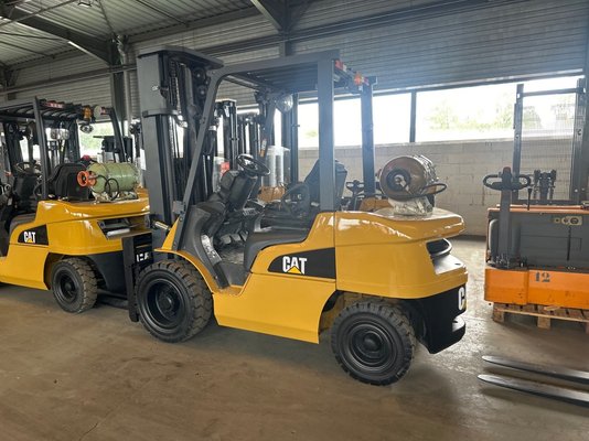 4-Rad Gabelstapler Caterpillar GP30NTD - 1