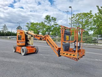 Gelenkarbeitsbühne JLG E300AJP - 1