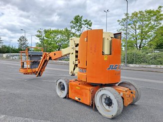 Gelenkarbeitsbühne JLG E300AJP - 3