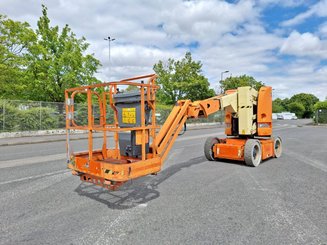 Gelenkarbeitsbühne JLG E300AJP - 1