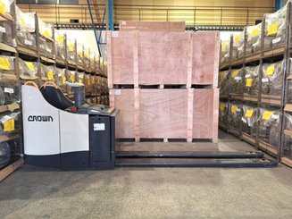 Niederhubwagen Fahrerstand Crown WT3040 - 3