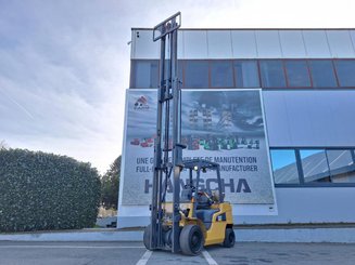 4-Rad Gabelstapler Caterpillar GP30NT