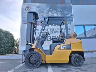 4-Rad Gabelstapler Caterpillar GP30NT