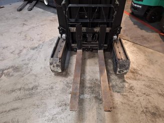 Schubmaststapler Caterpillar NR20NH