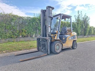 4-Rad Gabelstapler Caterpillar GP30NTD - 1