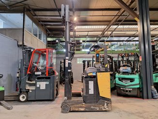 Schubmaststapler Caterpillar NR16N