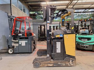 Schubmaststapler Caterpillar NR16N