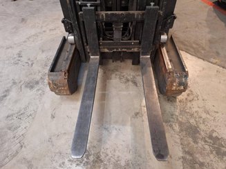 Schubmaststapler Caterpillar NR16N