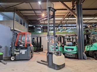 Hochhubwagen mit Deichsel Crown ESI4000-12