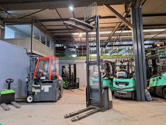 Hochhubwagen mit Deichsel Crown ESI4000-12