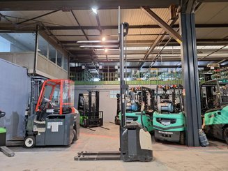 Hochhubwagen mit Deichsel Crown ESI4000-12