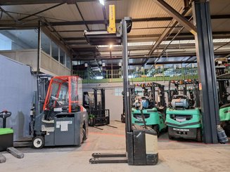 Hochhubwagen mit Deichsel Crown WE2300-16