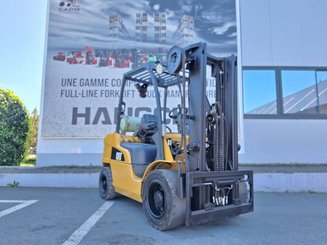 4-Rad Gabelstapler Caterpillar GP30N