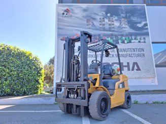 4-Rad Gabelstapler Caterpillar GP30N
