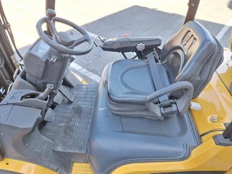 4-Rad Gabelstapler Caterpillar GP30N