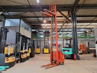 Hochhubwagen mit Deichsel BT LSF 1250 EE