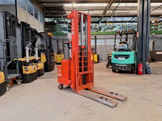 Hochhubwagen mit Deichsel BT LSF 1250 EE
