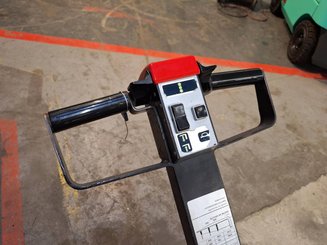 Hochhubwagen mit Deichsel BT LSF 1250 EE