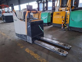 Niederhubwagen Fahrerstand Crown WT3040