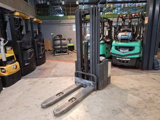 Hochhubwagen mit Deichsel Crown WE2300-16