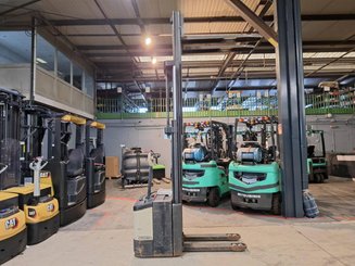 Hochhubwagen mit Deichsel Crown WE2300-16