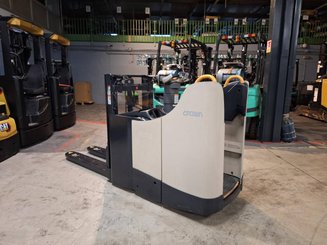 Hochhubwagen Fahrerstand Crown DT3040 - 4
