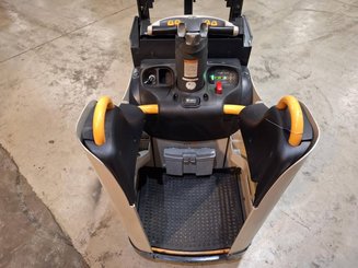 Hochhubwagen Fahrerstand Crown DT3040 - 12