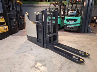 Hochhubwagen Fahrerstand Crown DT3040 - 1