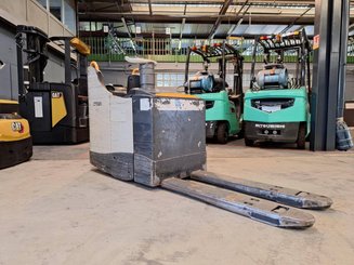 Niederhubwagen Fahrerstand Crown WT3040 2.00