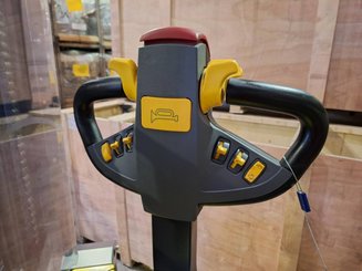 Mehrwege-Hochhubwagen Mehrwege-Hochhubwagen Combilift WR4