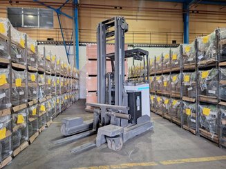 Mehrwege-Schubmaststapler UniCarriers 250DTFVRE635UFW