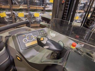 Mehrwege-Schubmaststapler UniCarriers 250DTFVRE635UFW