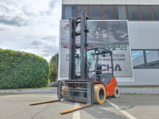 4-Rad Gabelstapler Toyota 8FBMT50 - 1