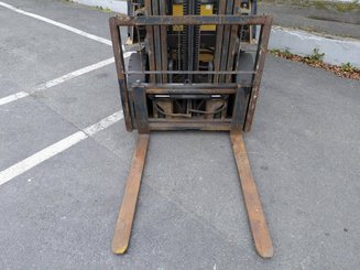 4-Rad Gabelstapler Caterpillar GP25NTD