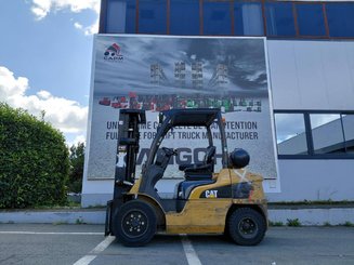 4-Rad Gabelstapler Caterpillar GP30N
