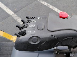 4-Rad Gabelstapler Caterpillar GP30N