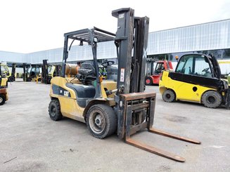 4-Rad Gabelstapler Caterpillar GP30NTD