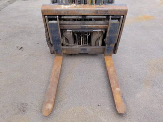 4-Rad Gabelstapler Caterpillar GP30NTD