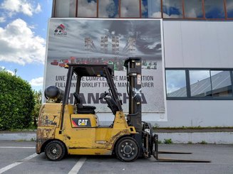 4-Rad Gabelstapler Caterpillar GC40K