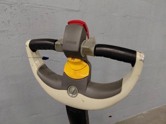 Niederhubwagen mit Deichsel Crown WP3020-2.0