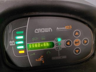 Niederhubwagen Fahrerstand Crown WT3040 2.00