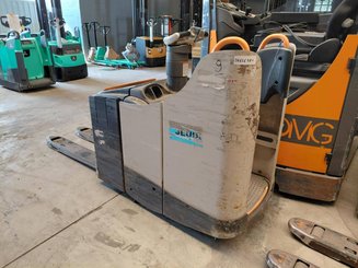Niederhubwagen Fahrerstand Crown WT3040 2.00