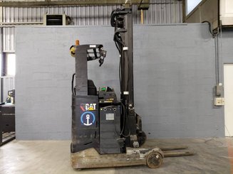 Schubmaststapler Caterpillar NR14N
