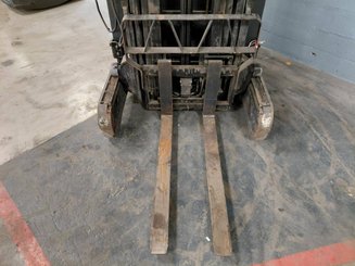 Schubmaststapler Caterpillar NR14N