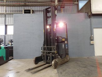 Schubmaststapler Caterpillar NR14N