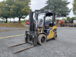 4-Rad Gabelstapler Caterpillar GP30NTD