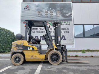 4-Rad Gabelstapler Caterpillar GP30NTD