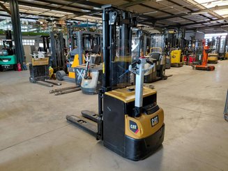 Hochhubwagen mit Deichsel Caterpillar NSP16N2